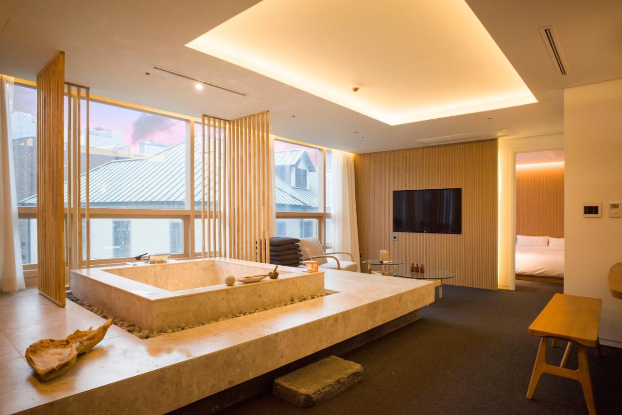 Uh Suite The Myeongdong Seoul Luaran gambar